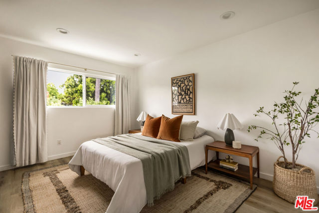 13123 Magnolia Boulevard, Sherman Oaks CA: https://media.crmls.org/mediaz/f26527d9-df47-4aa6-be58-dc2836326d5a.jpg