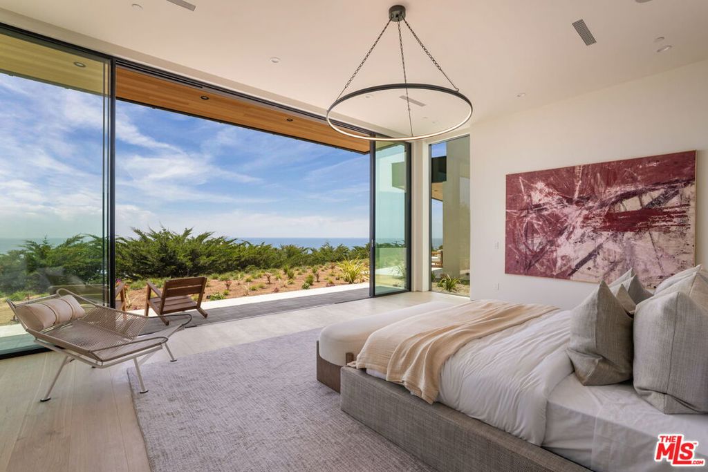 https://media.crmls.org/mediaz/f265abe4-134d-42db-b903-2430f8ab8726.jpg?preset=X-Large
