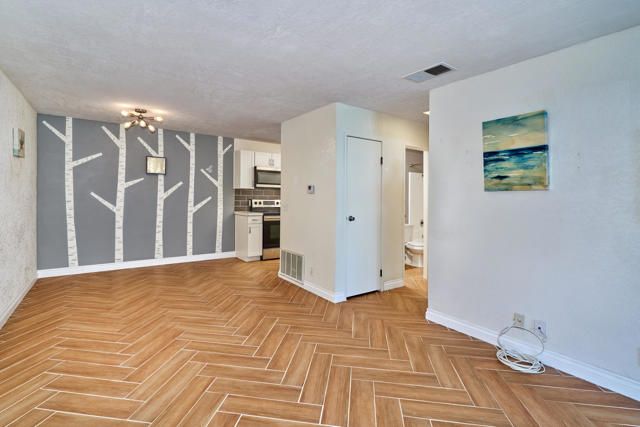 2875 N Los Felices Road, Palm Springs CA: https://media.crmls.org/mediaz/f265b276-1794-4846-bc7a-9b755ade2573.jpg