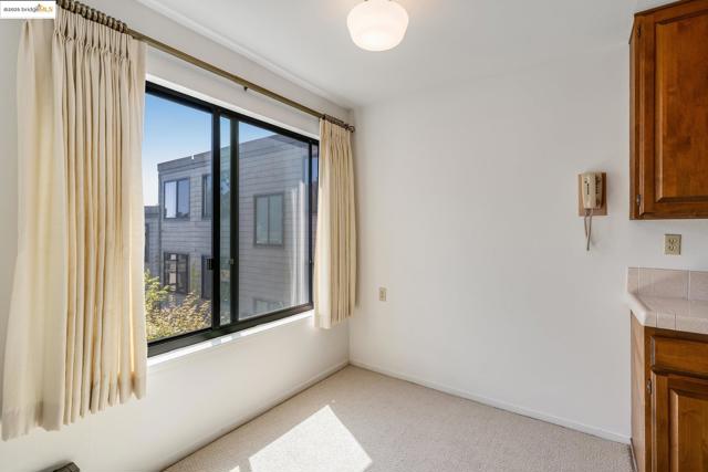 5177 Diamond Heights BLVD, San Francisco CA: https://media.crmls.org/mediaz/f2678ee6-d601-42e5-8aed-19193f85108f.jpg