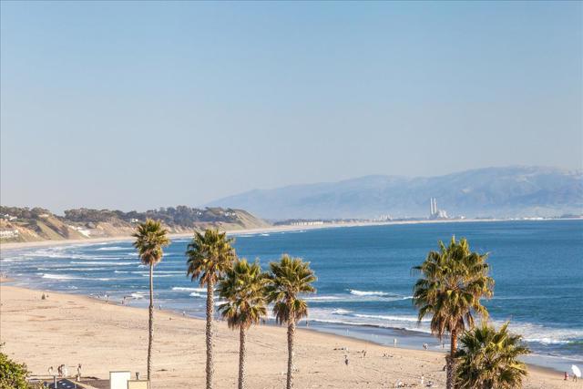 388 Belle Monti Court, Aptos CA: https://media.crmls.org/mediaz/f2679929-c67a-4ac0-9bb9-a99ad810a538.jpg