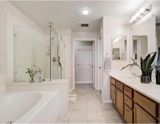 2988 Grassina Street, San Jose CA: https://media.crmls.org/mediaz/f268c34f-a84b-4e4a-b283-7d8623d2ef89.jpg