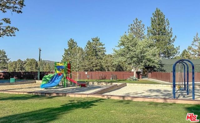 391 Montclair Drive, Big Bear City CA: https://media.crmls.org/mediaz/f268d25d-c013-4a88-98d6-e04957fd120c.jpg