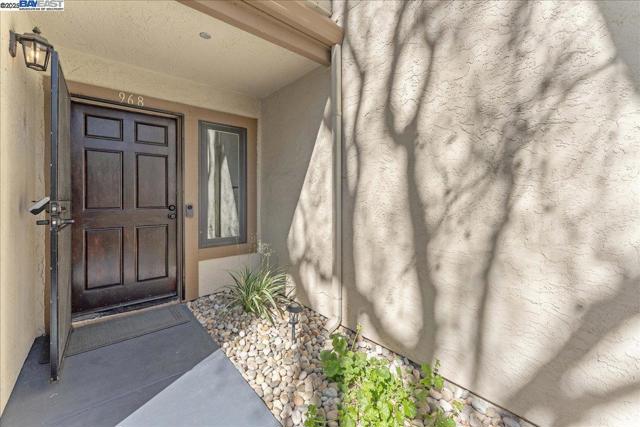 968 Huntington Terrace, Fremont CA: https://media.crmls.org/mediaz/f2693dc5-5206-47e7-a994-879de6340c89.jpg