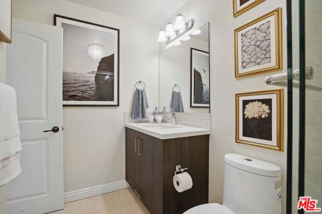 4541 Colfax Avenue, Studio City CA: https://media.crmls.org/mediaz/f2696f99-e62f-4ae5-b237-2a5f58514b0b.jpg