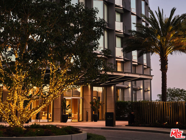 211 W Elm Court, Los Angeles CA: https://media.crmls.org/mediaz/f26b66bd-89d4-48d8-a355-7733ff64ca58.jpg