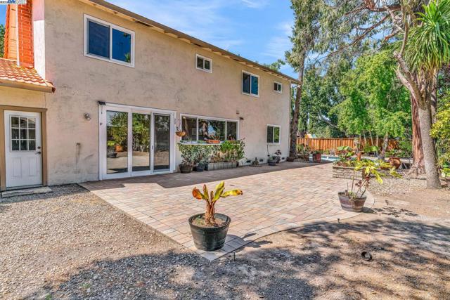 38 Barcelona Pl, Danville CA: https://media.crmls.org/mediaz/f26cb3d7-e39d-4036-8efb-ae10853007fd.jpg