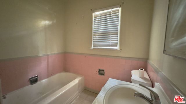 5121 W 20th Street, Los Angeles CA: https://media.crmls.org/mediaz/f26cda99-c61e-4659-8b6f-71a98c4ffd1d.jpg