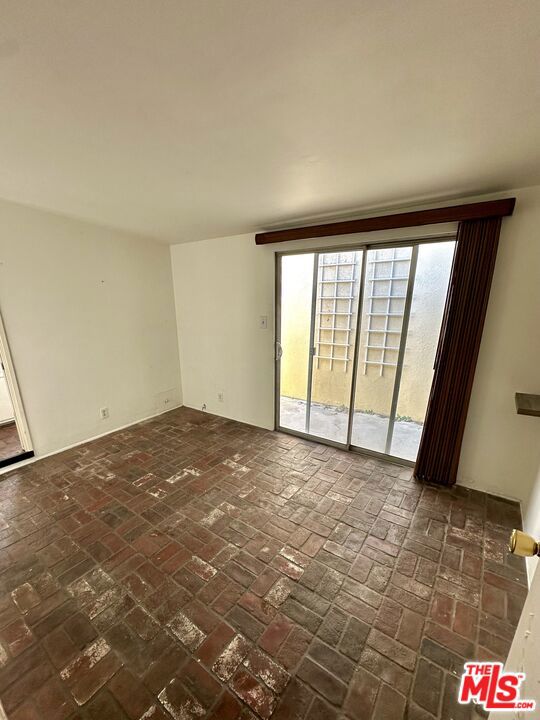 6425 E Ocean Boulevard, Long Beach CA: https://media.crmls.org/mediaz/f26df450-8698-4cec-bc80-432f7daa40b5.jpg