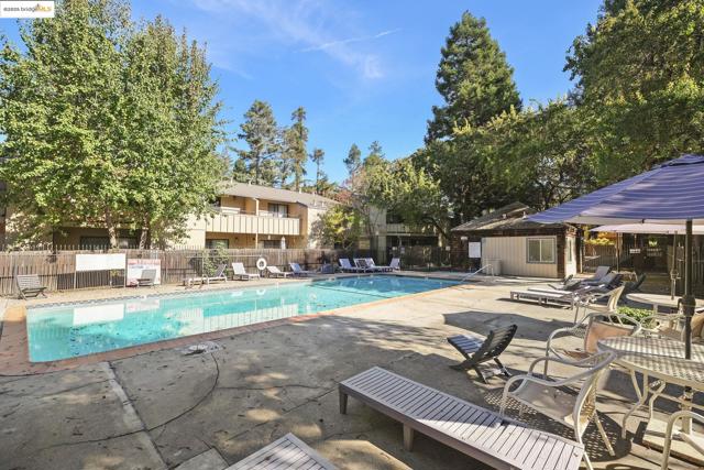 2141 Northwood Cir, Concord CA: https://media.crmls.org/mediaz/f26e1965-8d90-4bc9-8356-3872fffee428.jpg