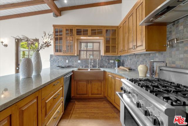3074 Lake Hollywood Drive, Los Angeles CA: https://media.crmls.org/mediaz/f26e5e89-7510-49ef-b43f-6d4cba715ba1.jpg