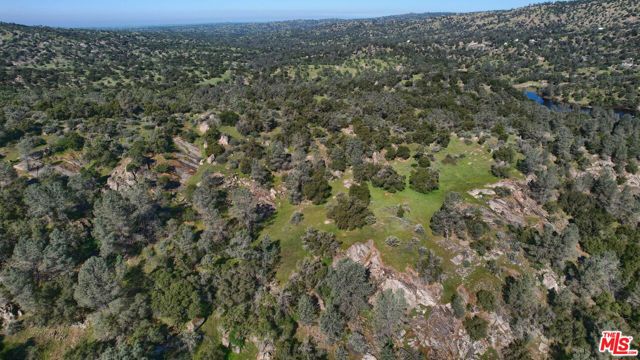 41924 Patrick Ave, Coarsegold CA: https://media.crmls.org/mediaz/f26e7009-df61-40c5-9488-28487c09aaeb.jpg