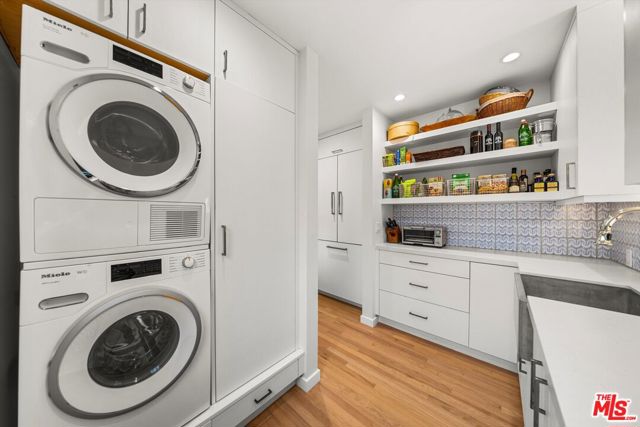305 E Islay Street, Santa Barbara CA: https://media.crmls.org/mediaz/f26f7e40-ead2-4e6f-9c92-989644993153.jpg