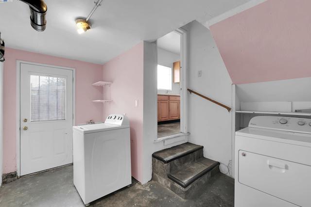 378 Park St, San Leandro CA: https://media.crmls.org/mediaz/f26fb029-efd2-4016-bf31-58c41592e630.jpg