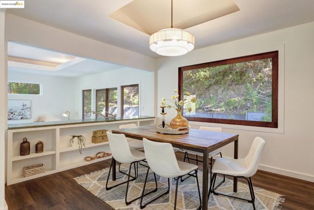 3 Mountain View Pl, Lafayette CA: https://media.crmls.org/mediaz/f26fb401-0534-40fe-87b2-0f260d9b3c3b.jpg