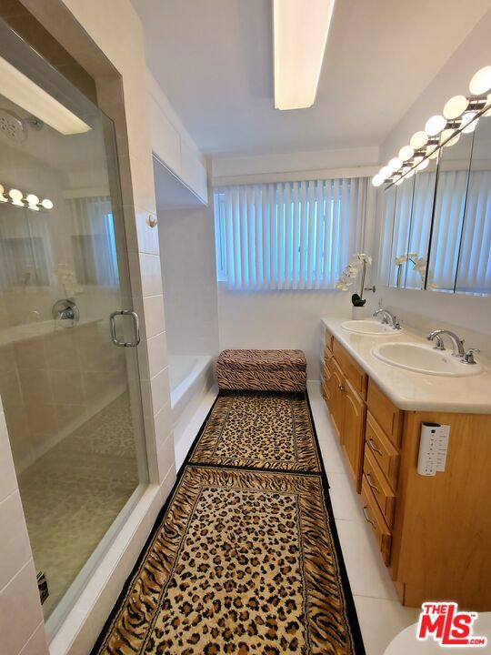 8130 Grimsby Avenue, Los Angeles CA: https://media.crmls.org/mediaz/f2701fa1-7822-40a4-9629-eff8c8589b0f.jpg