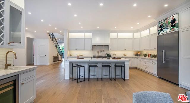12509 W Sunset Boulevard, Los Angeles CA: https://media.crmls.org/mediaz/f270471e-ac49-458d-bcf3-d5cf894de747.jpg