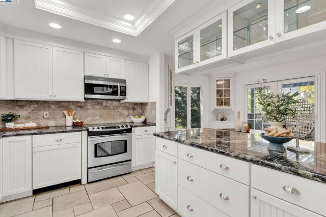 394 Camelback Rd, Pleasant Hill CA: https://media.crmls.org/mediaz/f2704be8-49df-488e-9b88-c6cf05bcb8fb.jpg