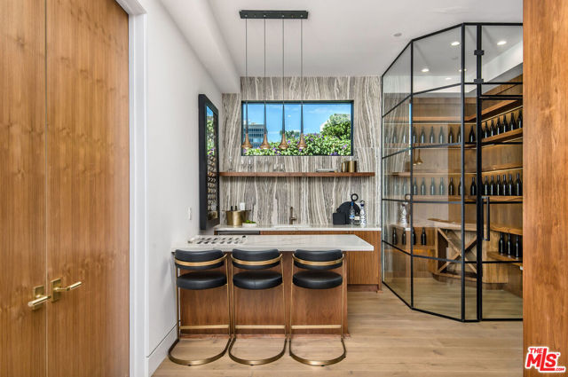 4544 Woodley Avenue, Encino CA: https://media.crmls.org/mediaz/f270e38b-53a8-4b56-9fa7-42d63959761d.jpg