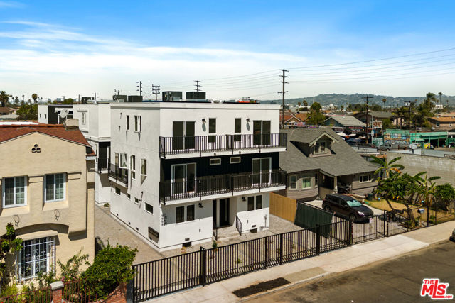 1615 2nd Avenue, Los Angeles CA: https://media.crmls.org/mediaz/f2720496-dfd3-407d-b0db-d2c03c743071.jpg