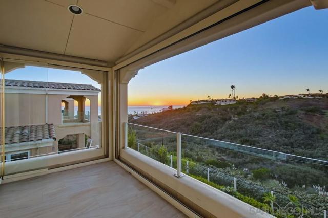 5448 Caminito Bayo, La Jolla CA: https://media.crmls.org/mediaz/f2723e14-3462-4159-b20c-a448f9cef598.jpg