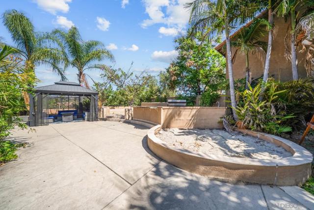 2492 Royal Saint James Dr, El Cajon CA: https://media.crmls.org/mediaz/f2729a22-1ee7-4fc8-8c45-45db7c2b6ef6.jpg