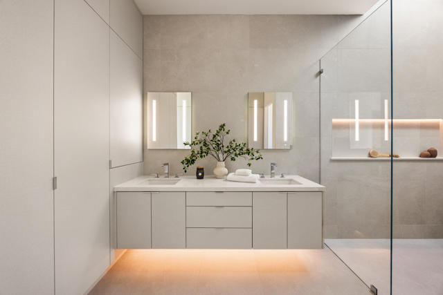 2085 Desert Flower Court, Palm Springs CA: https://media.crmls.org/mediaz/f272d1c6-8a6c-4afc-8dd3-e45c64621a56.jpg