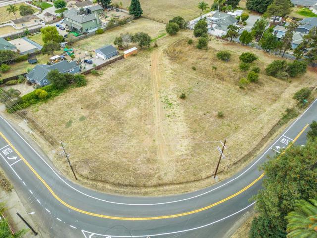 871 Green Valley Road, Watsonville CA: https://media.crmls.org/mediaz/f272e8c5-2460-4471-8796-5e9884ba368f.jpg