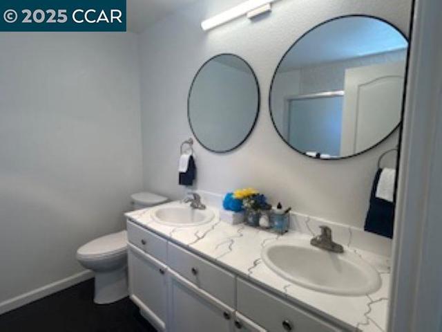 1174 Eddy St, San Francisco CA: https://media.crmls.org/mediaz/f2732613-85dc-4433-93eb-bb670b22bc42.jpg