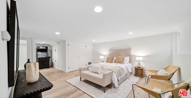 26814 Malibu Cove Colony Drive, Malibu CA: https://media.crmls.org/mediaz/f2734a1a-4a2d-4a0a-99b9-efe5616ab510.jpg