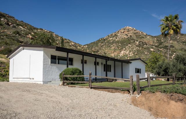 13504 Willow rd, Lakeside CA: https://media.crmls.org/mediaz/f27402b0-2043-4295-a87e-45920545337e.jpg