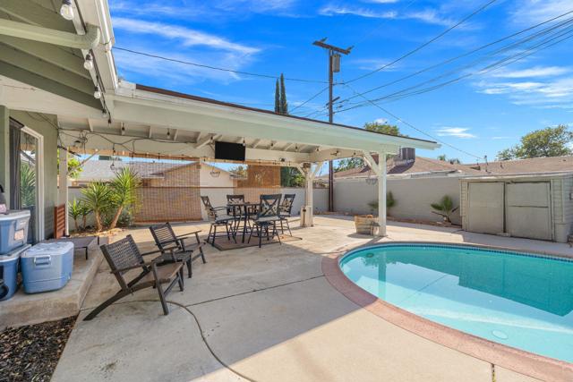 3774 Maywood Court, San Bernardino CA: https://media.crmls.org/mediaz/f2742d81-08ff-47b1-9d50-ea6c473997e1.jpg