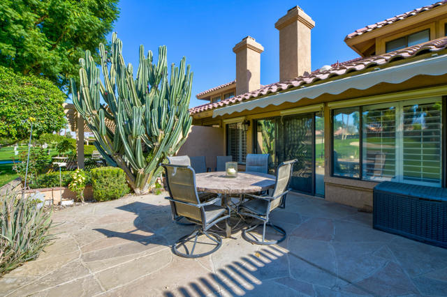 41629 Woodhaven W Drive, Palm Desert CA: https://media.crmls.org/mediaz/f274d228-f5c1-4288-bc0f-01c3e4cfcab5.jpg