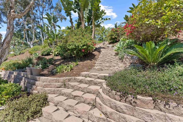 3565 Avenida Amorosa, Escondido CA: https://media.crmls.org/mediaz/f274eec7-2170-49b2-b3ef-42dfe9a1722a.jpg