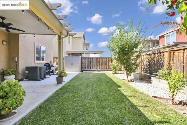 497 Tintori Ct, Brentwood CA: https://media.crmls.org/mediaz/f275352e-37d1-4eb6-8b38-2e1d7226188a.jpg