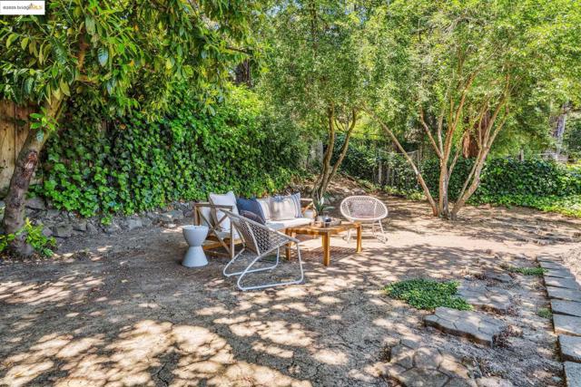 7069 Saroni Dr, Oakland CA: https://media.crmls.org/mediaz/f2759e17-fb7c-4b91-9fda-895433be4417.jpg