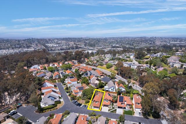 2818 Forest View Way, Carlsbad CA: https://media.crmls.org/mediaz/f275c84c-8943-45c6-a7be-15837eba985e.jpg