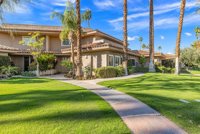 210 Desert Lakes Drive, Rancho Mirage CA: https://media.crmls.org/mediaz/f275eab6-cc3d-4488-89a4-6b8010011100.jpg