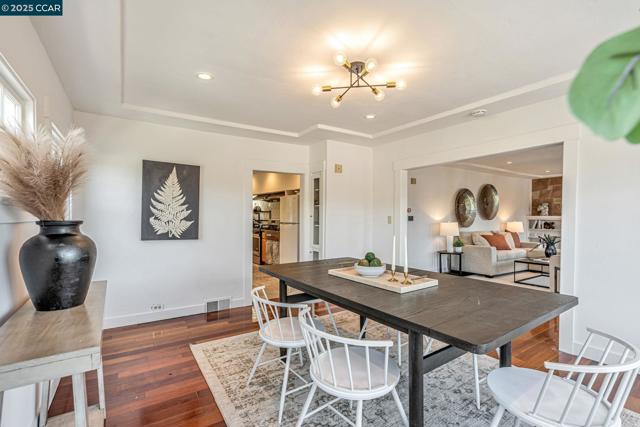 840 E 28th St., Oakland CA: https://media.crmls.org/mediaz/f276d242-22f8-4c5a-81e0-eb9fc202c551.jpg