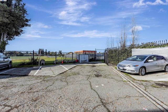107 Catron Dr, Oakland CA: https://media.crmls.org/mediaz/f276dec6-056b-4ee8-b8f6-9d4f6acf51b0.jpg