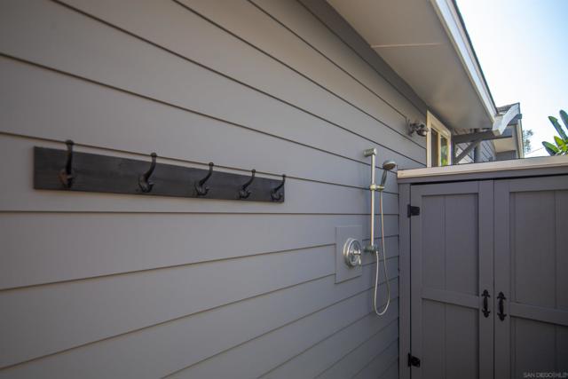 950 Olive Ave, Coronado CA: https://media.crmls.org/mediaz/f276f9c6-33d7-44ad-a8a2-1004116b197c.jpg