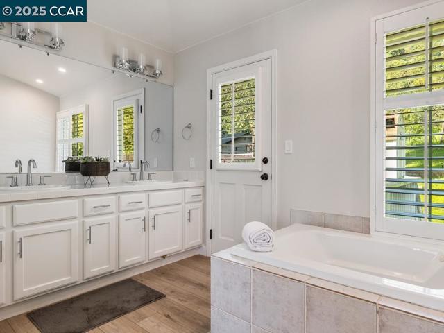 4430 Canyon Way, Martinez CA: https://media.crmls.org/mediaz/f2783698-586c-4e70-853a-e9a4758170f1.jpg
