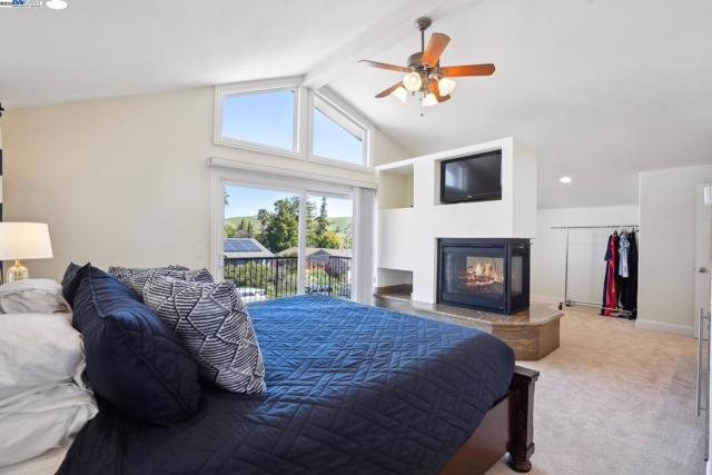 367 Mt Washington Way, Clayton CA: https://media.crmls.org/mediaz/f2787733-b9f6-47af-96fc-21c9788dba78.jpg