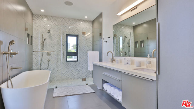 842 S Ogden Drive, Los Angeles CA: https://media.crmls.org/mediaz/f2795634-ce1e-42f3-89ab-5428669d7354.jpg