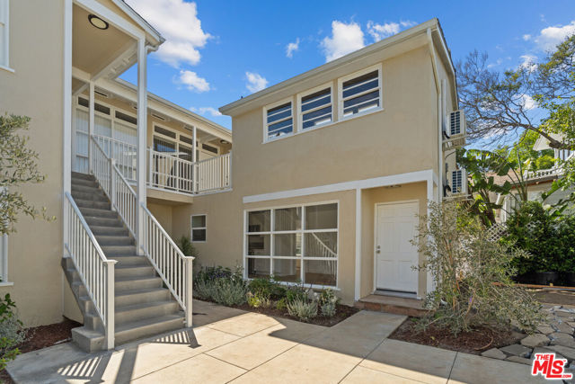 814 3rd Street, Santa Monica CA: https://media.crmls.org/mediaz/f27a46db-d385-4827-955c-b69e962b53e8.jpg