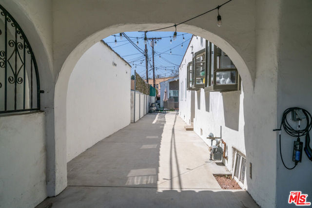 4183 6th Avenue, Los Angeles CA: https://media.crmls.org/mediaz/f27a8a7e-8840-4b0f-92a1-72b51f0cf206.jpg