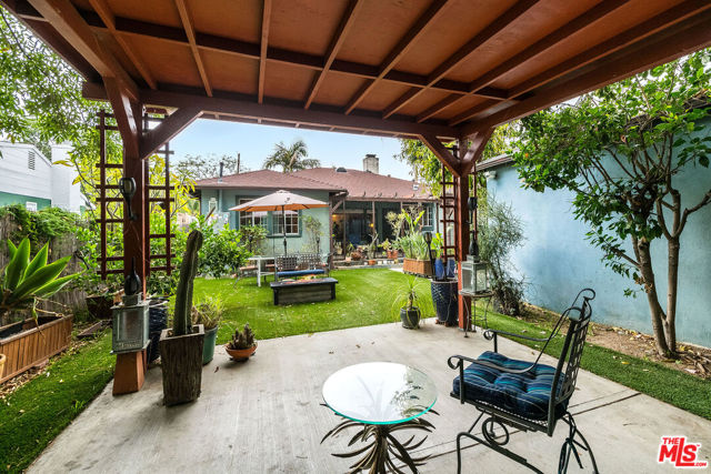 15361 Archwood Street, Van Nuys CA: https://media.crmls.org/mediaz/f27a9eb1-58b9-4612-9fe3-c925d523bf98.jpg