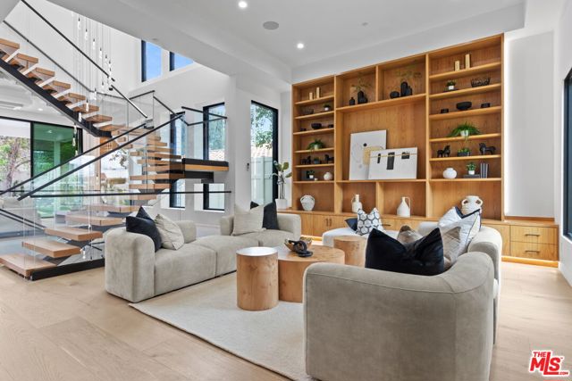 4535 Haskell Avenue, Encino CA: https://media.crmls.org/mediaz/f27ac387-02c1-4871-a152-c98c95a5f8f6.jpg