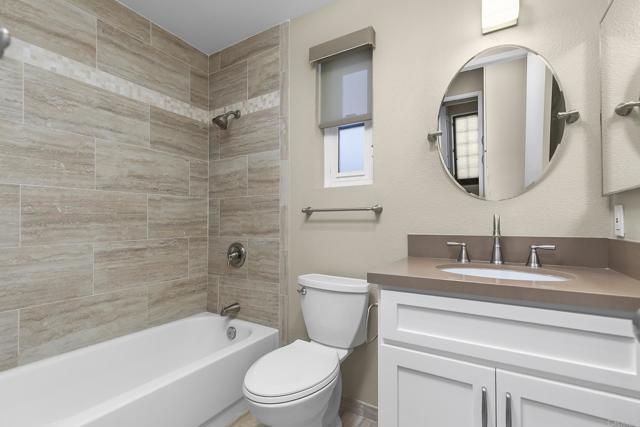 8746 Villa La Jolla Drive, La Jolla CA: https://media.crmls.org/mediaz/f27ad34c-01f2-4208-8f4a-a029b1e65e70.jpg