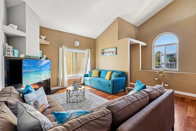 3843 Riviera Drive, San Diego CA: https://media.crmls.org/mediaz/f27b7306-6c1e-4bcb-8e03-46f7d8a6a3cc.jpg